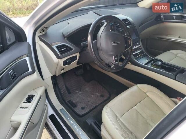 Белый Линкольн МКЗ, объемом двигателя 3.7 л и пробегом 150 тыс. км за 12500 $, фото 3 на Automoto.ua