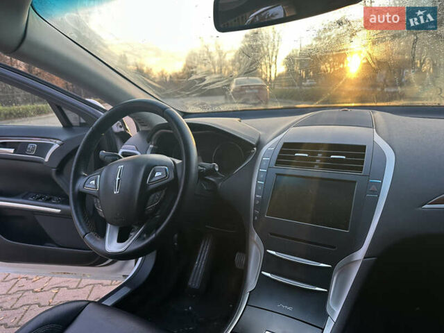 Білий Лінкольн MKZ, об'ємом двигуна 2 л та пробігом 162 тис. км за 12500 $, фото 5 на Automoto.ua