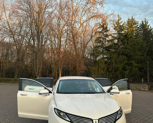 Білий Лінкольн MKZ, об'ємом двигуна 2 л та пробігом 162 тис. км за 12500 $, фото 6 на Automoto.ua