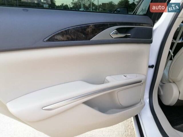 Белый Линкольн МКЗ, объемом двигателя 2 л и пробегом 138 тыс. км за 14000 $, фото 20 на Automoto.ua