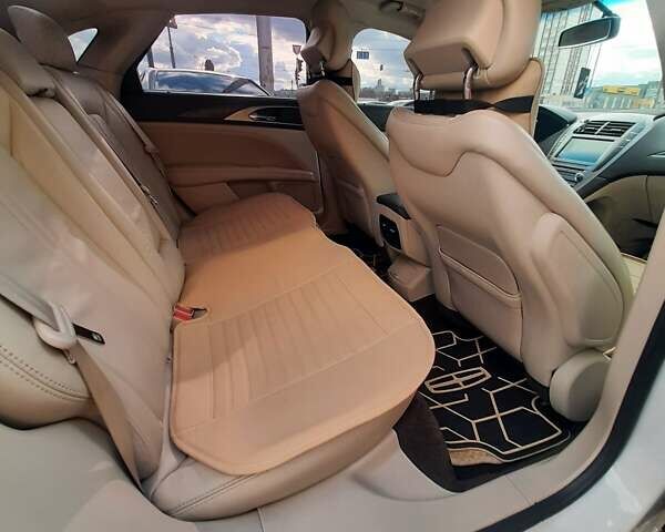 Лінкольн MKZ 2016 у Києві на Automoto.ua Білий Лінкольн MKZ, об'ємом двигуна 2 л та пробігом 112 тис. км за 13500 $, фото 5 на Automoto.ua