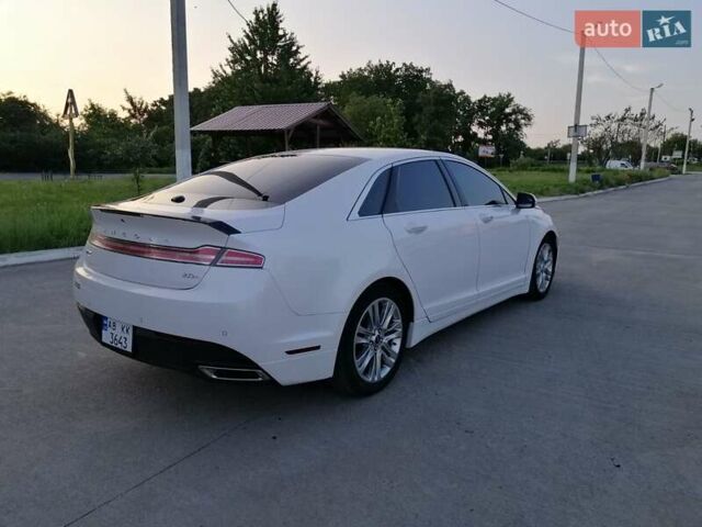 Белый Линкольн МКЗ, объемом двигателя 2 л и пробегом 138 тыс. км за 14000 $, фото 5 на Automoto.ua