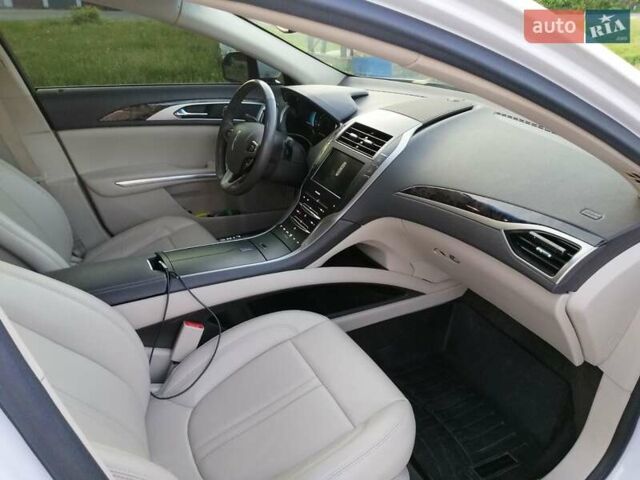 Белый Линкольн МКЗ, объемом двигателя 2 л и пробегом 138 тыс. км за 14000 $, фото 10 на Automoto.ua