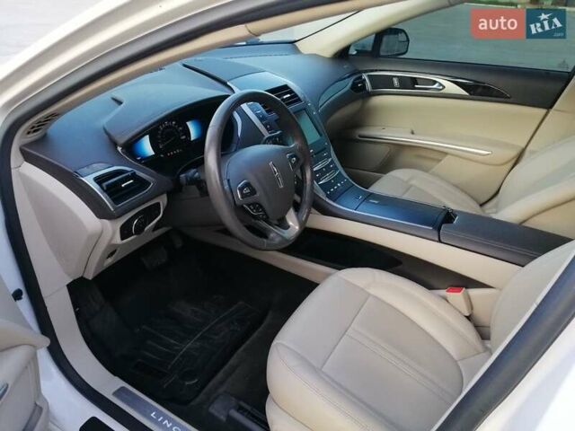 Белый Линкольн МКЗ, объемом двигателя 2 л и пробегом 138 тыс. км за 14000 $, фото 6 на Automoto.ua