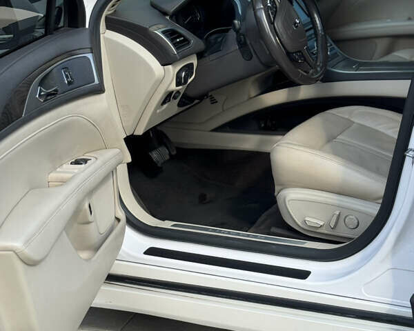Білий Лінкольн MKZ, об'ємом двигуна 2 л та пробігом 134 тис. км за 18300 $, фото 14 на Automoto.ua