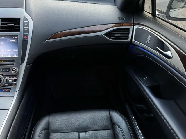 Білий Лінкольн MKZ, об'ємом двигуна 0 л та пробігом 152 тис. км за 16399 $, фото 9 на Automoto.ua