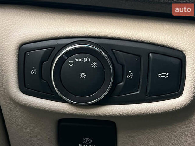 Белый Линкольн МКЗ, объемом двигателя 2 л и пробегом 156 тыс. км за 14999 $, фото 13 на Automoto.ua