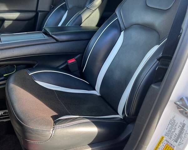 Белый Линкольн МКЗ, объемом двигателя 3 л и пробегом 82 тыс. км за 18000 $, фото 25 на Automoto.ua