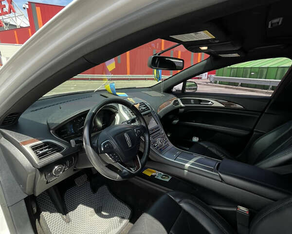 Белый Линкольн МКЗ, объемом двигателя 2 л и пробегом 74 тыс. км за 19000 $, фото 9 на Automoto.ua