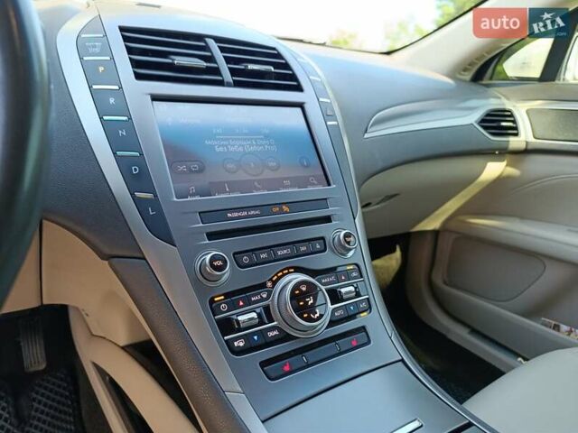 Білий Лінкольн MKZ, об'ємом двигуна 2 л та пробігом 143 тис. км за 21000 $, фото 23 на Automoto.ua