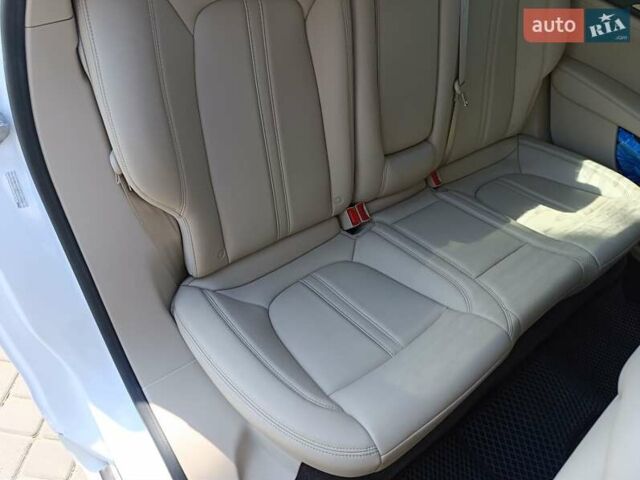 Білий Лінкольн MKZ, об'ємом двигуна 2 л та пробігом 143 тис. км за 21000 $, фото 17 на Automoto.ua