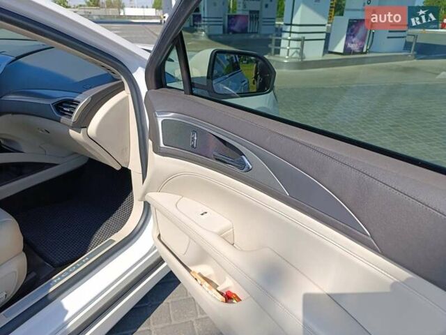 Білий Лінкольн MKZ, об'ємом двигуна 2 л та пробігом 143 тис. км за 21000 $, фото 20 на Automoto.ua