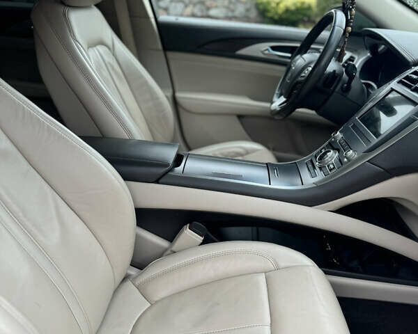 Білий Лінкольн MKZ, об'ємом двигуна 2 л та пробігом 93 тис. км за 14800 $, фото 7 на Automoto.ua