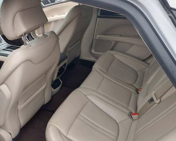 Белый Линкольн МКЗ, объемом двигателя 2 л и пробегом 112 тыс. км за 13500 $, фото 2 на Automoto.ua