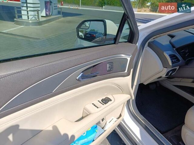 Білий Лінкольн MKZ, об'ємом двигуна 2 л та пробігом 143 тис. км за 21000 $, фото 10 на Automoto.ua