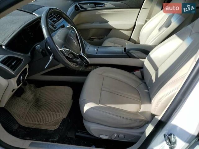 Белый Линкольн МКЗ, объемом двигателя 2 л и пробегом 112 тыс. км за 4000 $, фото 6 на Automoto.ua