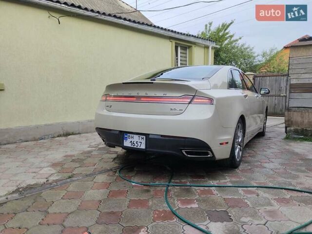 Бежевый Линкольн МКЗ, объемом двигателя 2 л и пробегом 132 тыс. км за 10000 $, фото 1 на Automoto.ua
