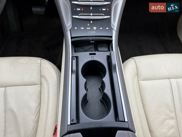 Бежевий Лінкольн MKZ, об'ємом двигуна 2 л та пробігом 190 тис. км за 13450 $, фото 28 на Automoto.ua