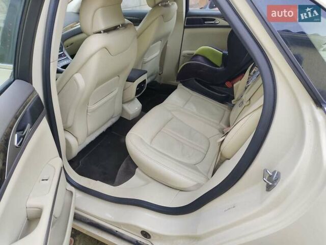 Бежевый Линкольн МКЗ, объемом двигателя 2 л и пробегом 132 тыс. км за 10000 $, фото 3 на Automoto.ua