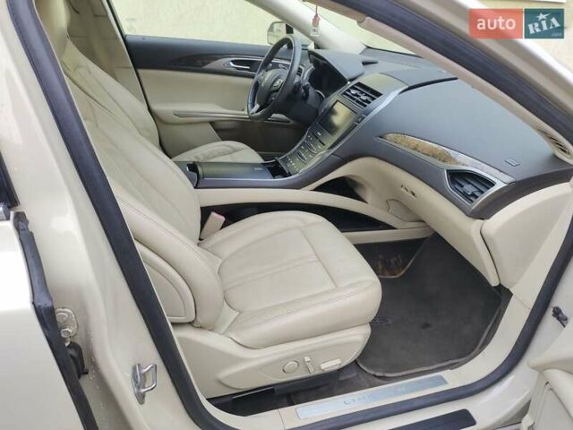 Бежевый Линкольн МКЗ, объемом двигателя 2 л и пробегом 132 тыс. км за 10000 $, фото 2 на Automoto.ua