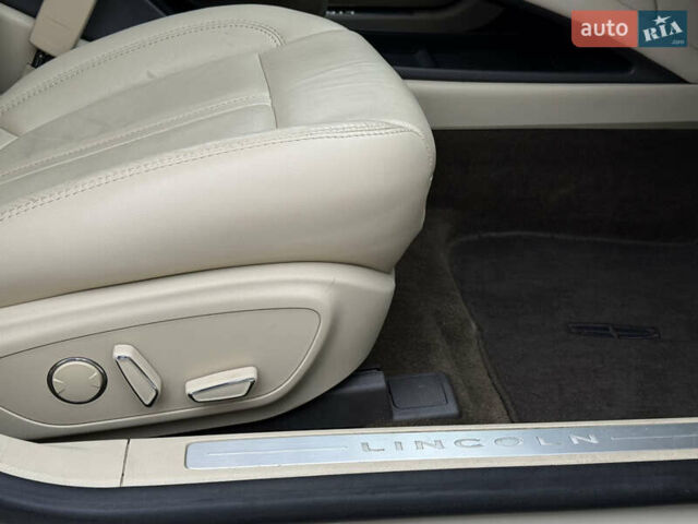 Бежевий Лінкольн MKZ, об'ємом двигуна 2 л та пробігом 190 тис. км за 13450 $, фото 34 на Automoto.ua