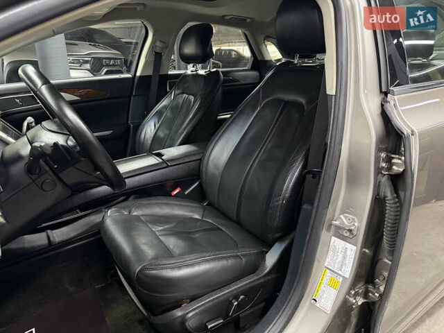 Бежевый Линкольн МКЗ, объемом двигателя 2 л и пробегом 172 тыс. км за 9100 $, фото 18 на Automoto.ua