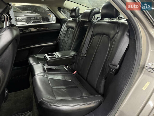 Бежевый Линкольн МКЗ, объемом двигателя 2 л и пробегом 172 тыс. км за 9100 $, фото 21 на Automoto.ua