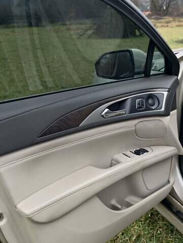 Бежевый Линкольн МКЗ, объемом двигателя 2 л и пробегом 210 тыс. км за 12000 $, фото 15 на Automoto.ua