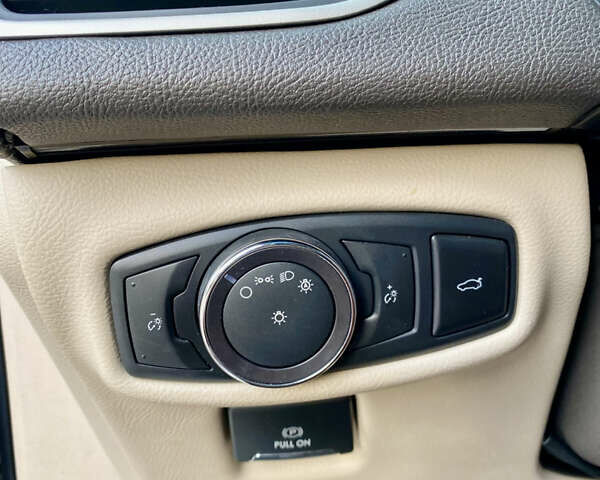 Бежевый Линкольн МКЗ, объемом двигателя 2 л и пробегом 110 тыс. км за 13500 $, фото 12 на Automoto.ua