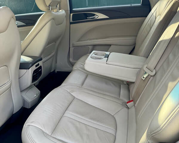 Бежевый Линкольн МКЗ, объемом двигателя 2 л и пробегом 110 тыс. км за 13500 $, фото 19 на Automoto.ua