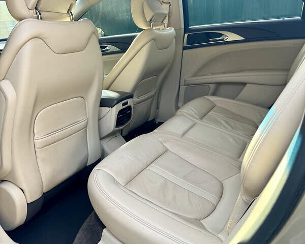 Бежевый Линкольн МКЗ, объемом двигателя 2 л и пробегом 110 тыс. км за 13500 $, фото 18 на Automoto.ua