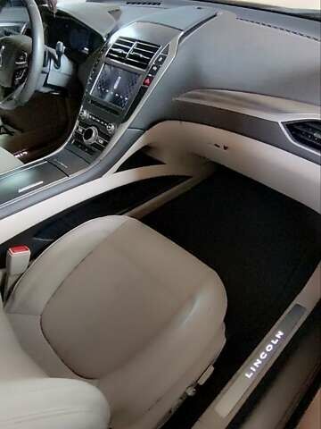Бежевий Лінкольн MKZ, об'ємом двигуна 2 л та пробігом 107 тис. км за 21000 $, фото 26 на Automoto.ua