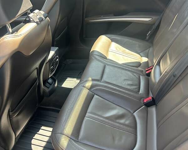 Чорний Лінкольн MKZ, об'ємом двигуна 2 л та пробігом 243 тис. км за 13000 $, фото 7 на Automoto.ua