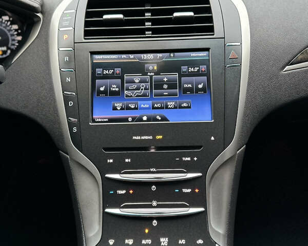 Черный Линкольн МКЗ, объемом двигателя 2 л и пробегом 209 тыс. км за 10000 $, фото 26 на Automoto.ua