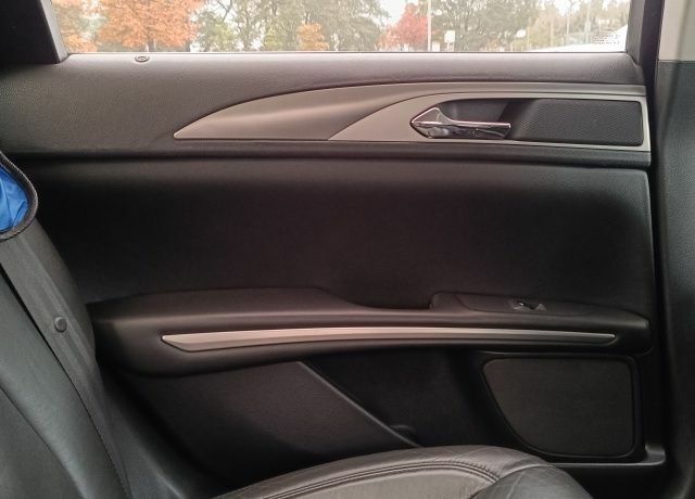 Черный Линкольн МКЗ, объемом двигателя 2 л и пробегом 162 тыс. км за 11000 $, фото 12 на Automoto.ua