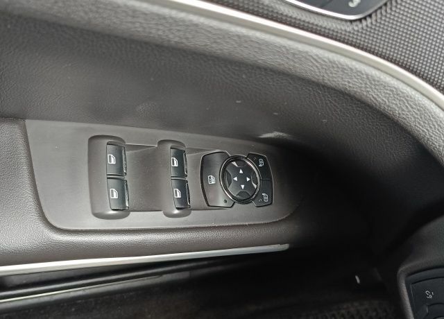 Черный Линкольн МКЗ, объемом двигателя 2 л и пробегом 162 тыс. км за 11000 $, фото 18 на Automoto.ua