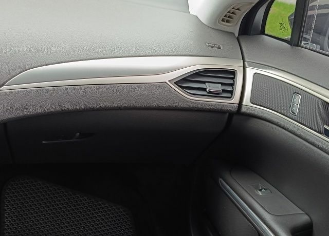 Черный Линкольн МКЗ, объемом двигателя 2 л и пробегом 162 тыс. км за 11000 $, фото 14 на Automoto.ua