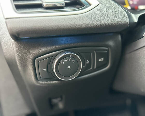 Черный Линкольн МКЗ, объемом двигателя 2 л и пробегом 209 тыс. км за 10000 $, фото 35 на Automoto.ua