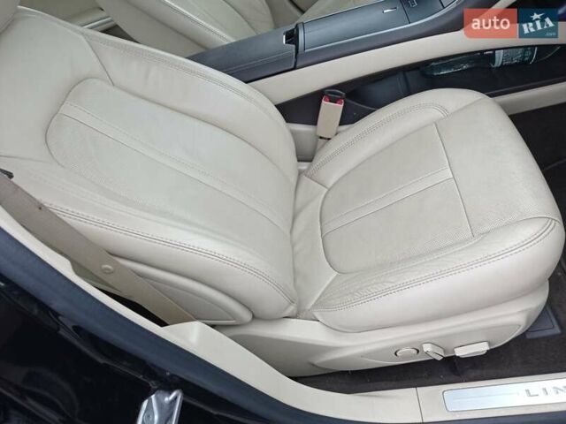 Черный Линкольн МКЗ, объемом двигателя 2 л и пробегом 142 тыс. км за 13500 $, фото 13 на Automoto.ua