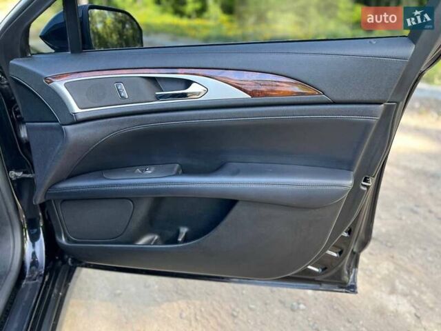 Черный Линкольн МКЗ, объемом двигателя 3 л и пробегом 185 тыс. км за 11900 $, фото 9 на Automoto.ua