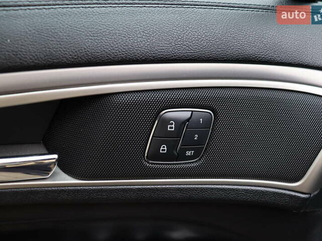 Черный Линкольн МКЗ, объемом двигателя 2 л и пробегом 152 тыс. км за 14900 $, фото 12 на Automoto.ua