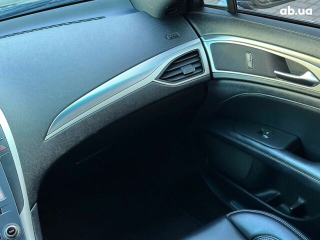 Чорний Лінкольн MKZ, об'ємом двигуна 2 л та пробігом 90 тис. км за 14990 $, фото 19 на Automoto.ua