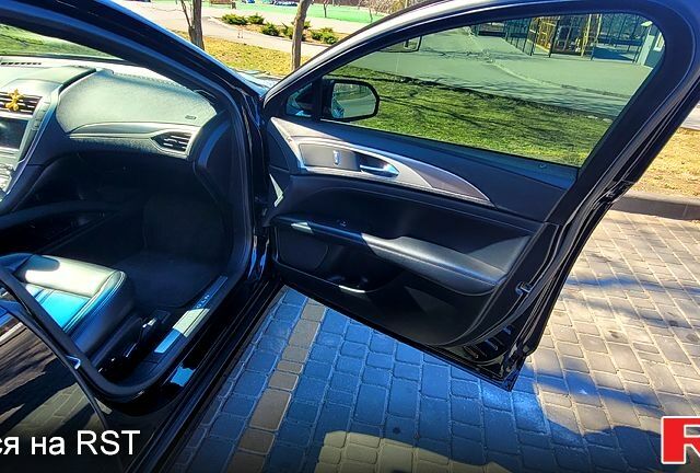 Черный Линкольн МКЗ, объемом двигателя 2 л и пробегом 92 тыс. км за 22500 $, фото 8 на Automoto.ua