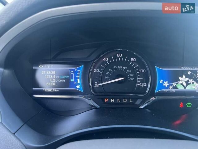 Красный Линкольн МКЗ, объемом двигателя 2 л и пробегом 198 тыс. км за 12300 $, фото 1 на Automoto.ua