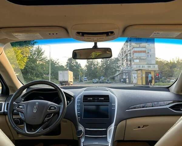 Червоний Лінкольн MKZ, об'ємом двигуна 2 л та пробігом 263 тис. км за 9000 $, фото 4 на Automoto.ua