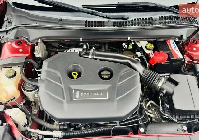 Красный Линкольн МКЗ, объемом двигателя 2 л и пробегом 141 тыс. км за 12500 $, фото 9 на Automoto.ua