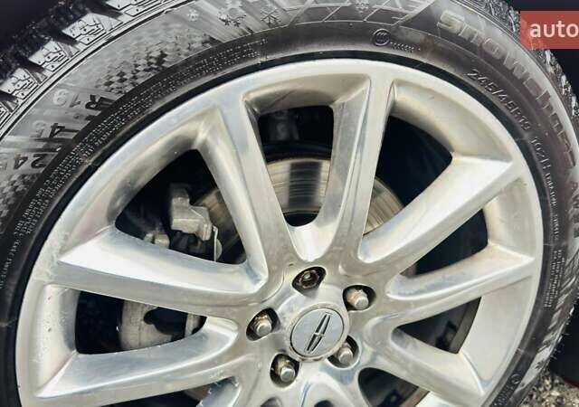 Красный Линкольн МКЗ, объемом двигателя 2 л и пробегом 141 тыс. км за 12500 $, фото 12 на Automoto.ua