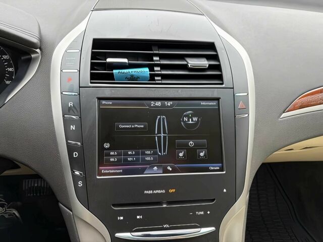 Красный Линкольн МКЗ, объемом двигателя 2 л и пробегом 83 тыс. км за 6000 $, фото 10 на Automoto.ua