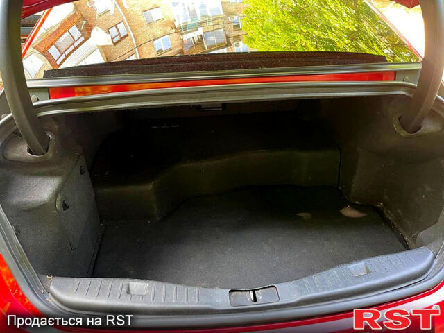 Красный Линкольн МКЗ, объемом двигателя 2 л и пробегом 299 тыс. км за 10999 $, фото 5 на Automoto.ua