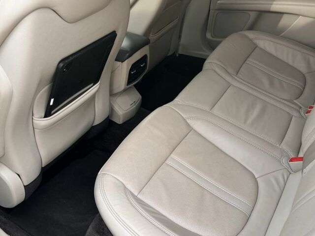 Красный Линкольн МКЗ, объемом двигателя 2 л и пробегом 115 тыс. км за 12900 $, фото 6 на Automoto.ua